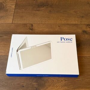 NIB Vanity Planet Pose LED Travel Mirror 💋💄